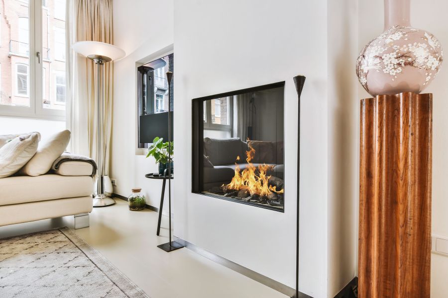 Przytulny salon z kominkiem Kominek w salonie - Kominki Lexus Wrocław